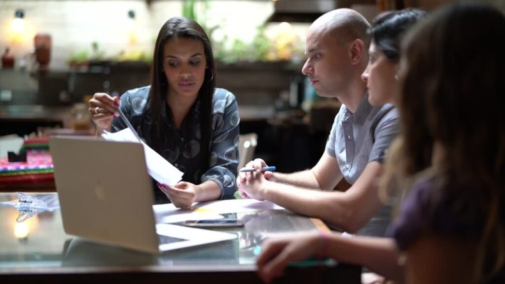 وكلاء المالكين أو المستأجرين