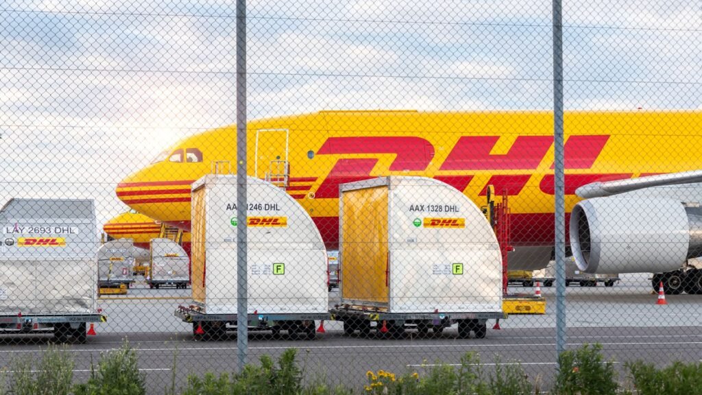 الشحن من الصين إلى الولايات المتحدة الأمريكية 2025 – دليل كامل 5 DHL Express من الصين إلى الولايات المتحدة